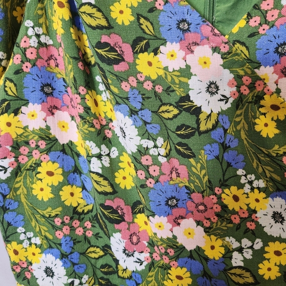 Green and White Floral Wrap Puff Sleeve Romper - Picture 4 of 13